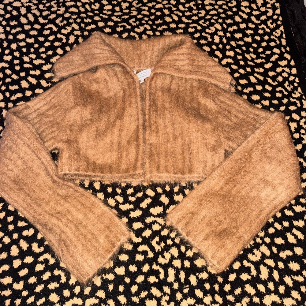 Cozy Tan Women's Cropped Hoodie